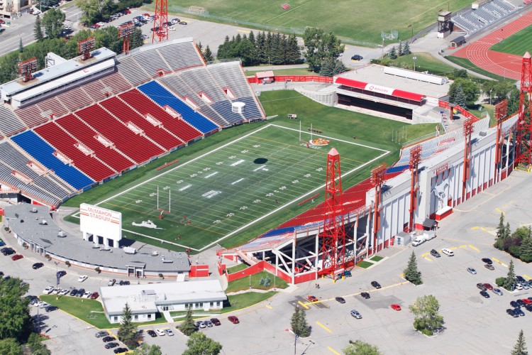 Mcmahon Stadium • Stades •